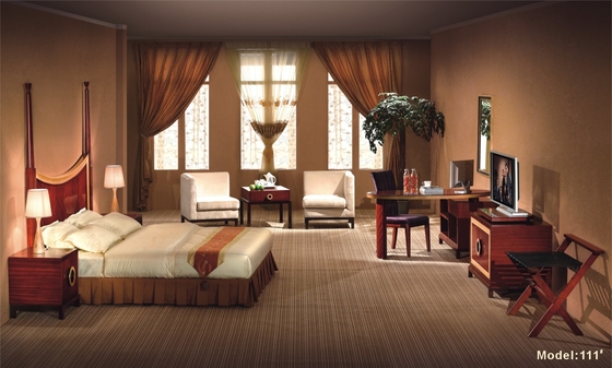 les meubles cinq étoiles de chambre à coucher d'hôtel placent avec les jambes en bois solides de chêne