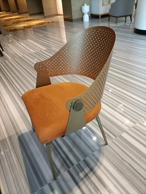 Les solides solubles d'or encadrent des chaises de salle à manger d'hôtel de meubles de restaurant d'hôtel de tapisserie d'ameublement de tissu