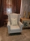 930*900*1150mm Sofa Chair Tufted Fabric Recliner simple blanc ont roulé le bras